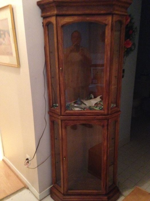 Corner lighted curio cabinet! American of Martinsville quality!