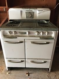Vintage Wedgwood stove. Any takers???