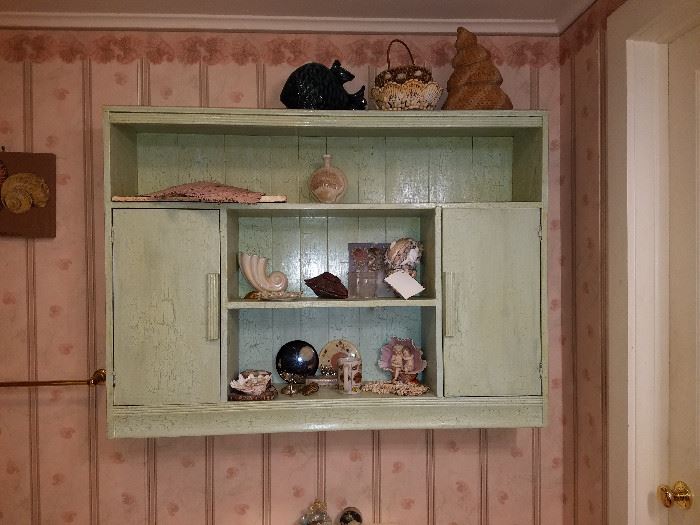 Nice wall cabinet/shelf