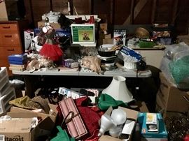 Jewelry display pieces & cases 