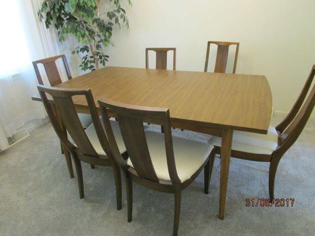 mid century dining room table with one leaf and 6 chairs