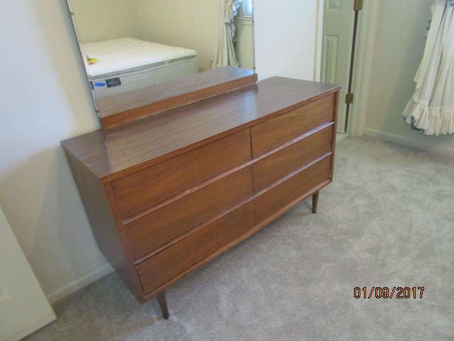mid century that matches chest of drawers (Montgomery Ward)