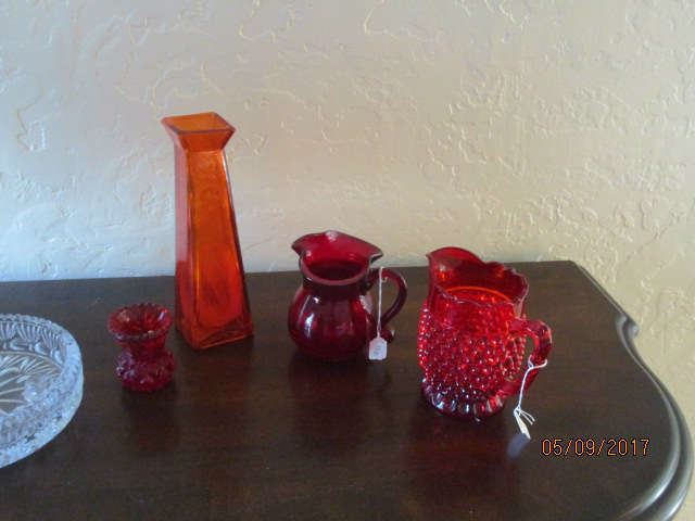 Fenton pitchers and art glass vase