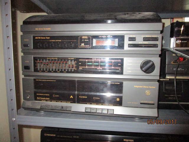 Stereo system with turntable and speakes