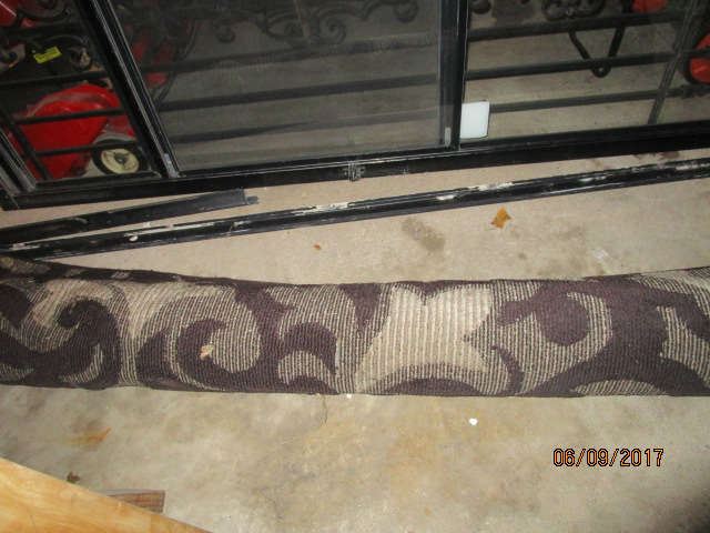 Mohawk room rug (10 X 13')