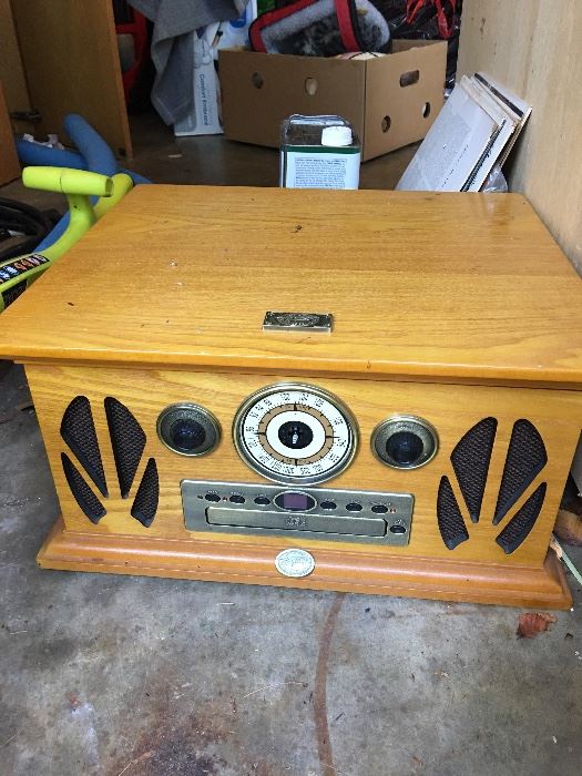 Reproduction vintage radio