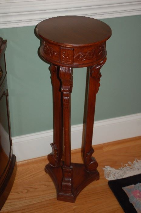 Ornate small round table/plant stand
