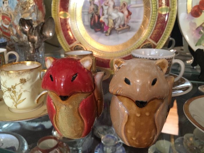 Sweet mid century salt and pepper shakers are pretty foxey!