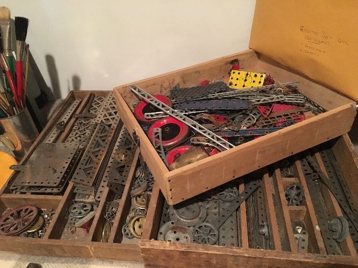 Don't miss this vintage Erector set that looks like one of the early ones.  (We would love to see what could be built!)