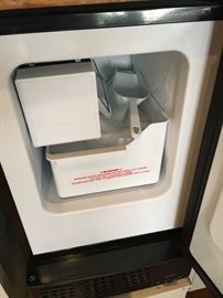 detail of Whynter ice maker