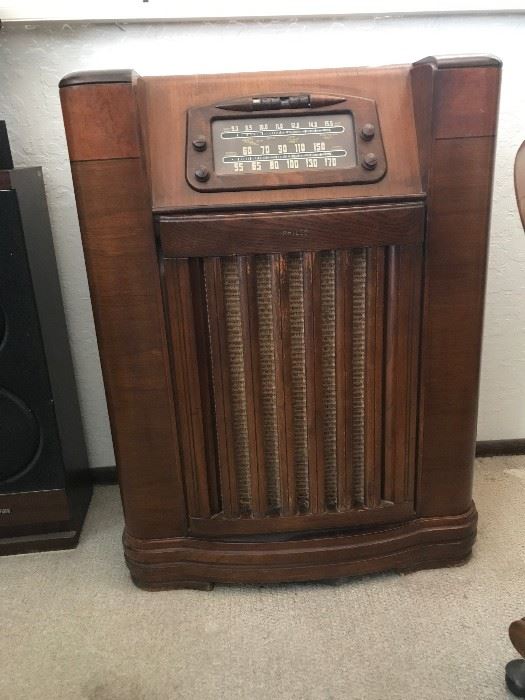 1940's Philco Short Wave Radio & Turntable