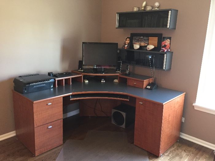 Sold-- Computer desk $100.00