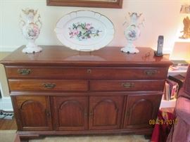 Pennsylvania House Buffet/Pristine