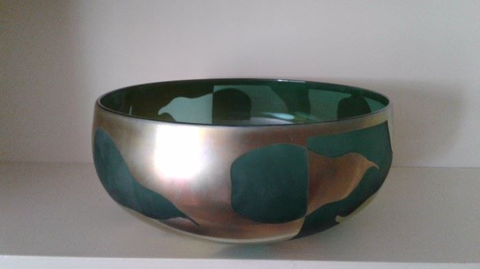 Beautiful Art Glass bowl, artist signed