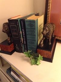 Substantial lion book ends