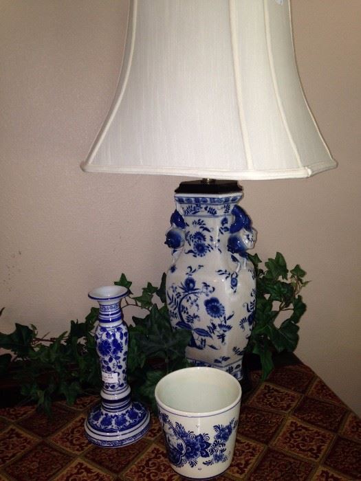 Lovely blue & white porcelain lamp