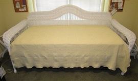Wicker day bed w/ trundle