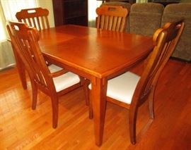 Dining room table w/ 6 chairs (2 captain)