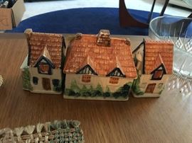 Ceramic salt & pepper with cannister