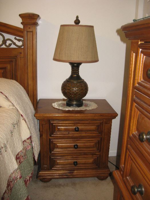 KING SIZE BEDROOM SET - NIGHT STAND