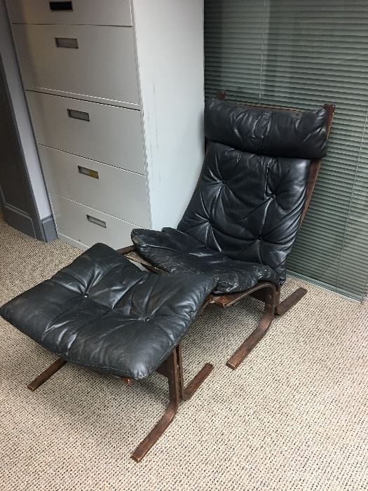 Westnofa 1960s midcentury modern lounge with leather upholstery. 
