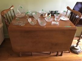 Great drop leaf table with 2 leaves to extend it further & glassware