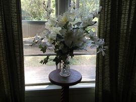 Pedestal stand and flowers