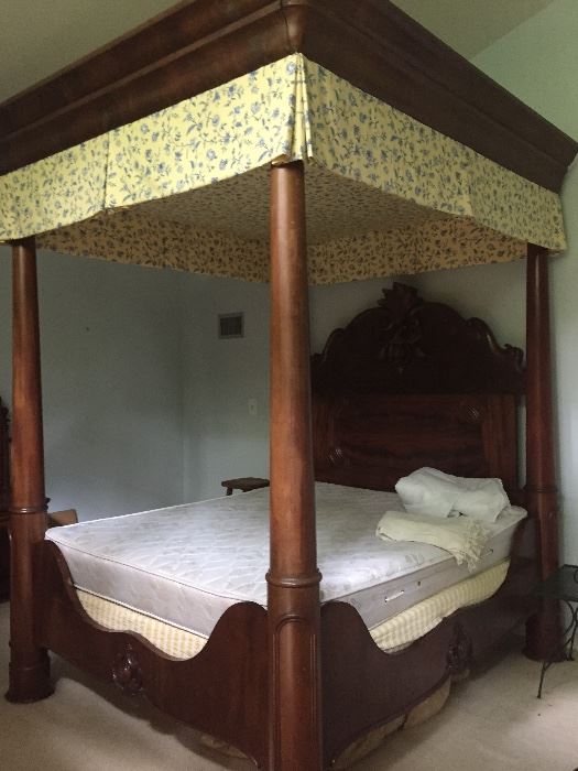 Huge Mahogany king size canopy bed 