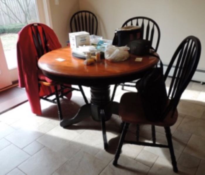 Kitchen table and 4 chairs,  very fine condition