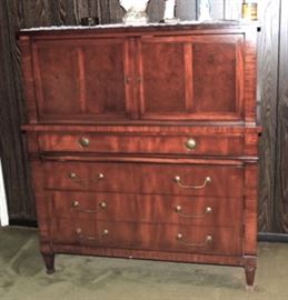 Butler/ Chest of drawers.   Part of bedroom suite.