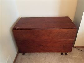 Drop leaf side table