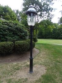This photo shows a complete gas lantern.  