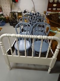 Twin spool bed & set of bentwood painted chairs.