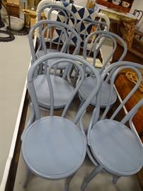 Six matching Bentwood chairs.