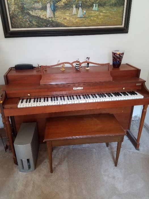 Baldwin Upright Piano Excellent Condition