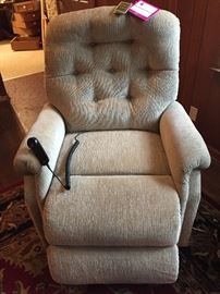 LA Z BOY Luxury Lift Chair *Like New
