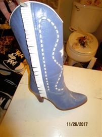 Fun cowgirl boots.  Size 5 1/2