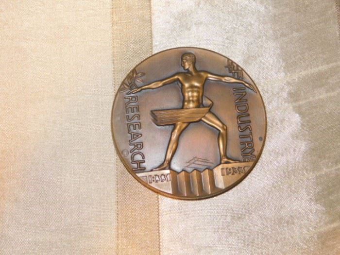 Official Commemorative Worlds Fair Bronze 1933 medallion