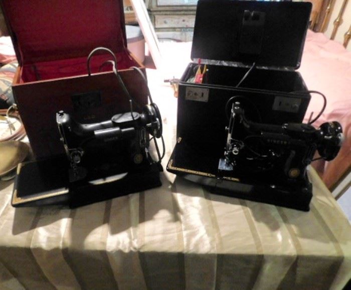 Singer Featherweight Sewing Machines in Cases 
