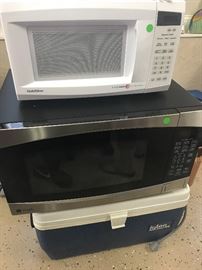 2 microwaves