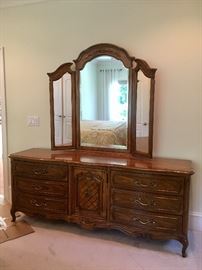 Vintage Thomasville triple dresser with tri-fold mirror