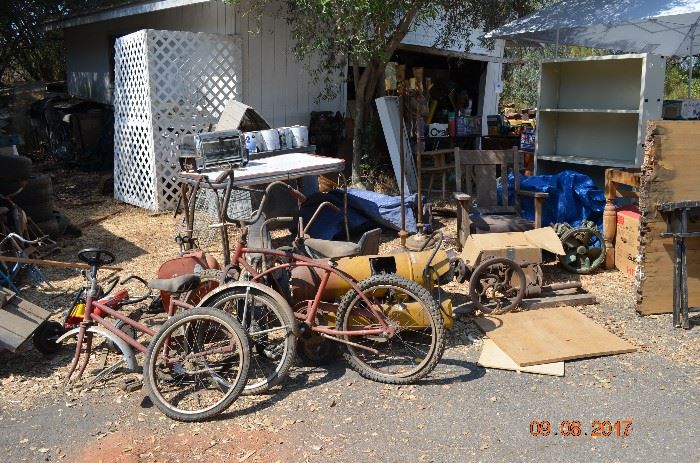 Many vintage bikes and parts