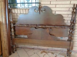 full size bed - no mattressexs