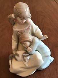Lladro LITTLE SISTER Figurine #1534