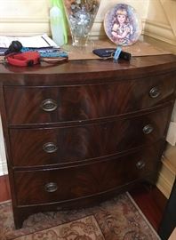 Antique chest of drawers 
