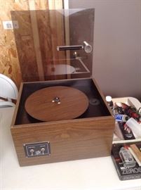 VPI Album cleaning machine with accessories