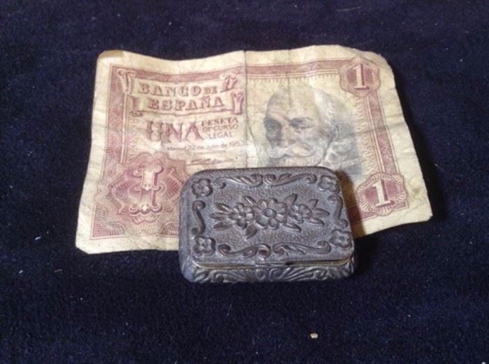 Small metal lidded trinket box with early Banco Espana Una Peseta note