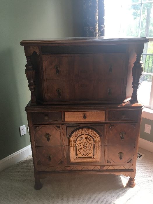 ANTIQUE WOOD CHEST OF DRAWERS/DRESSER 