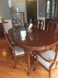 BEAUTIFUL DREXEL DINNING ROOM TABLE WITH 6 CHAIRS, SERVER AND CHINA CABINET