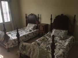 ANTIQUE TWIN BEDS